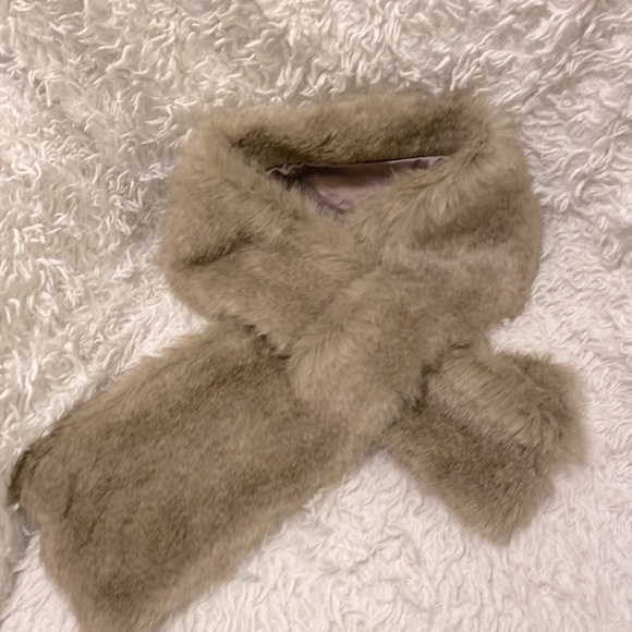 RW&Co Faux Fur Scarf - Picture 1 of 2
